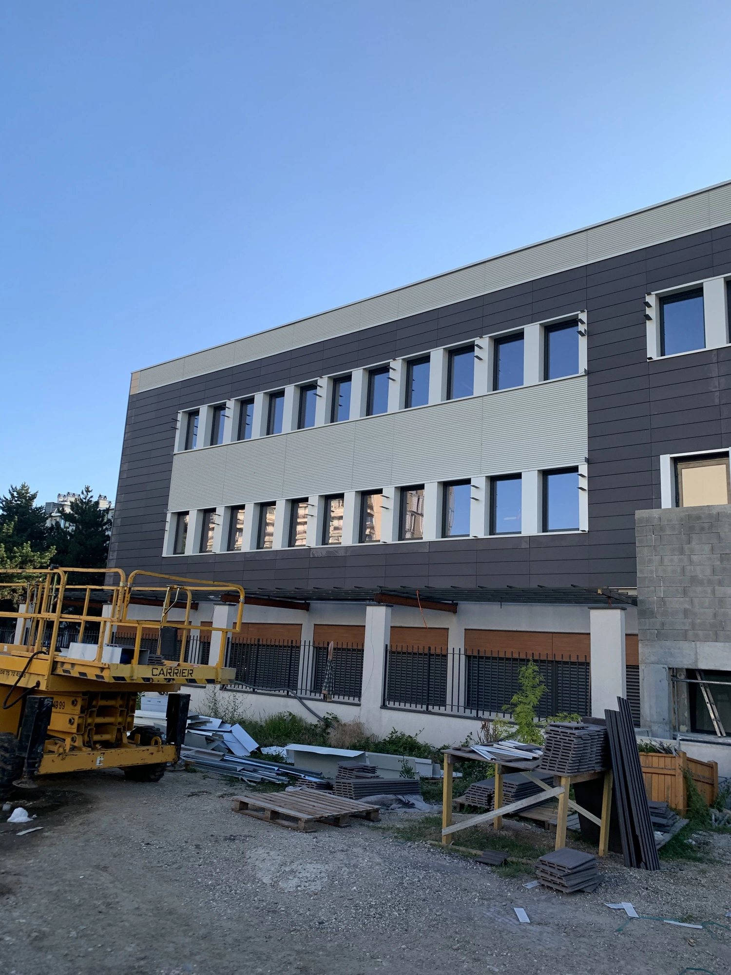 Bâtiment tertiaire — chantier SO.R.IS